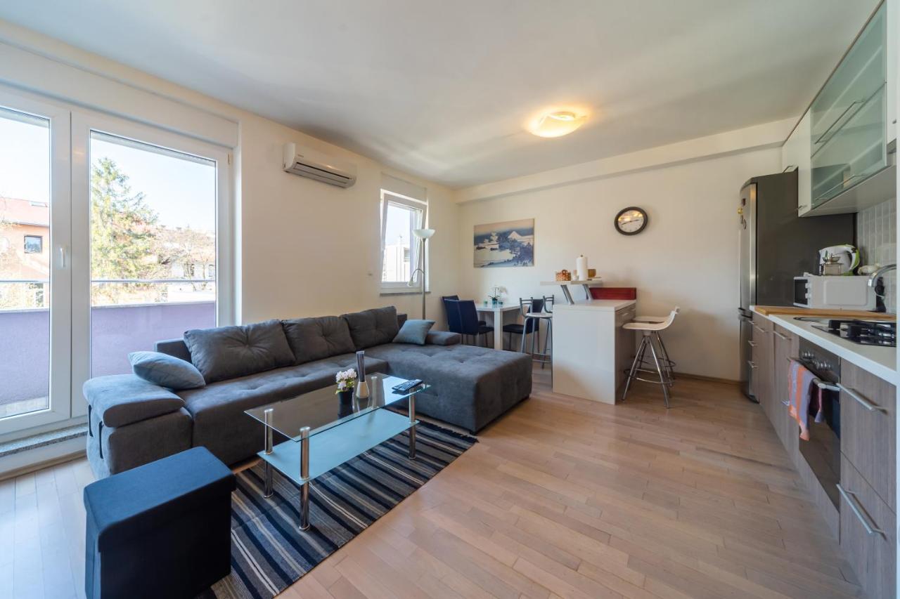 Super Petrova Apartment Zagabria Esterno foto